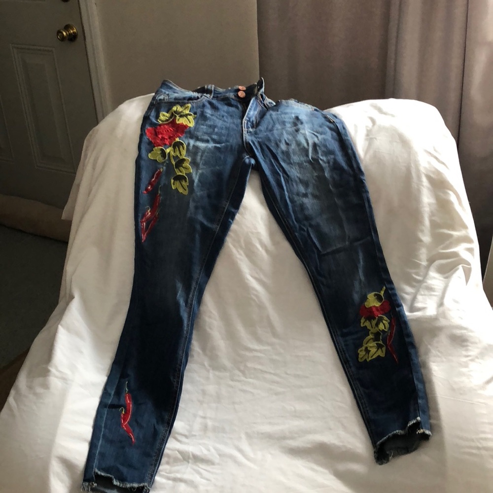 Super cute embroidered jeans